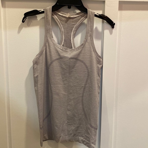 Lululemon Swiftly Tech Racerback Tank 2.0 - like new condition worn 3x - Picture 1 of 5